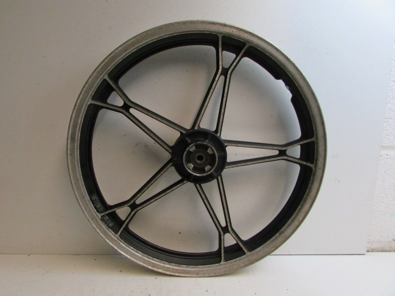 Suzuki GN125 GN 125 Y 2000 Front Wheel 18 x 1.6 18